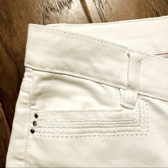 WHITE HOUSE BLACK MARKET Noir White Crop Jean Sz: 6 Retail:$108.00 - Picture 3 of 6